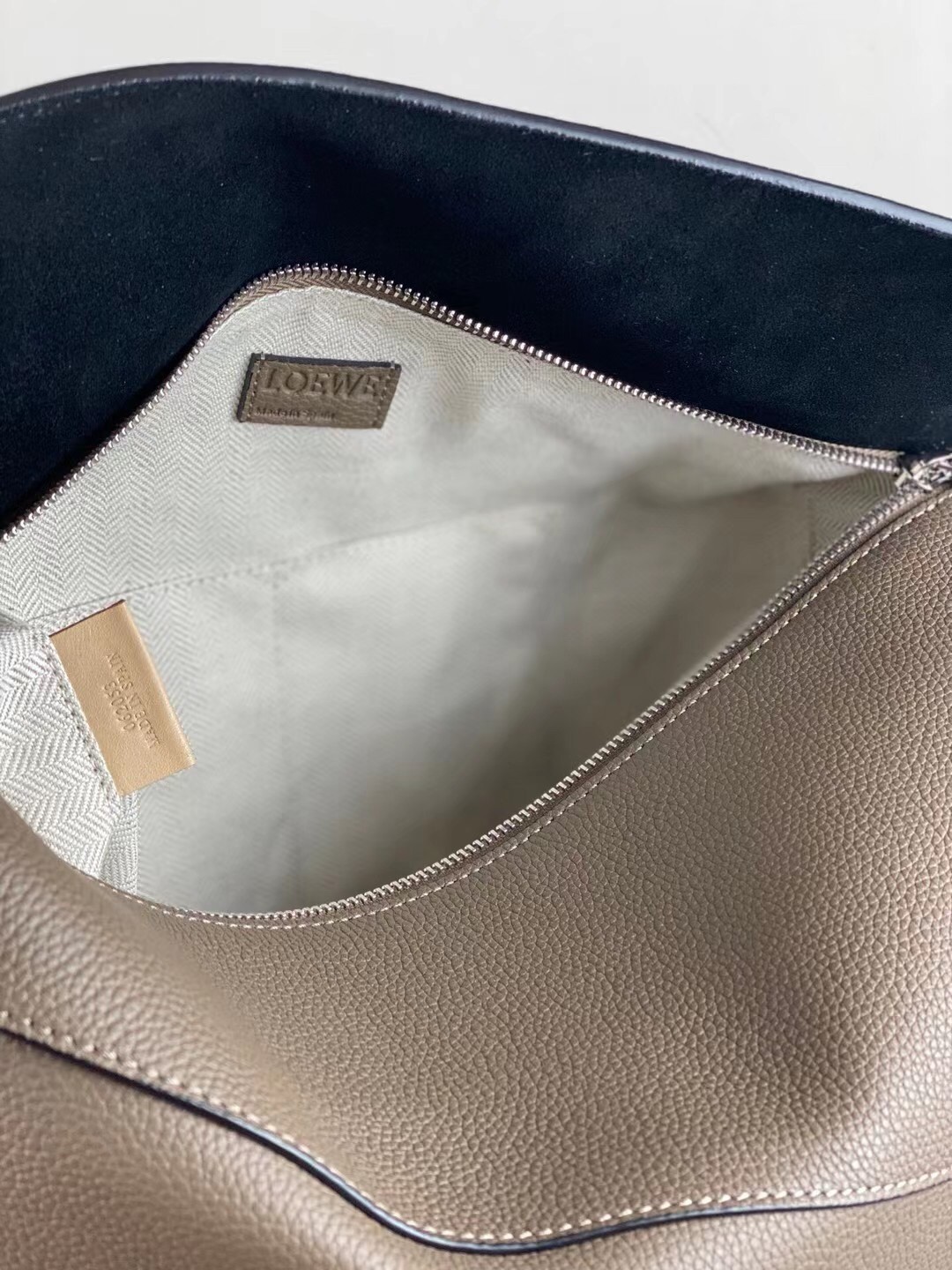 L0ew* large puzzle bag in khaki grained leather
