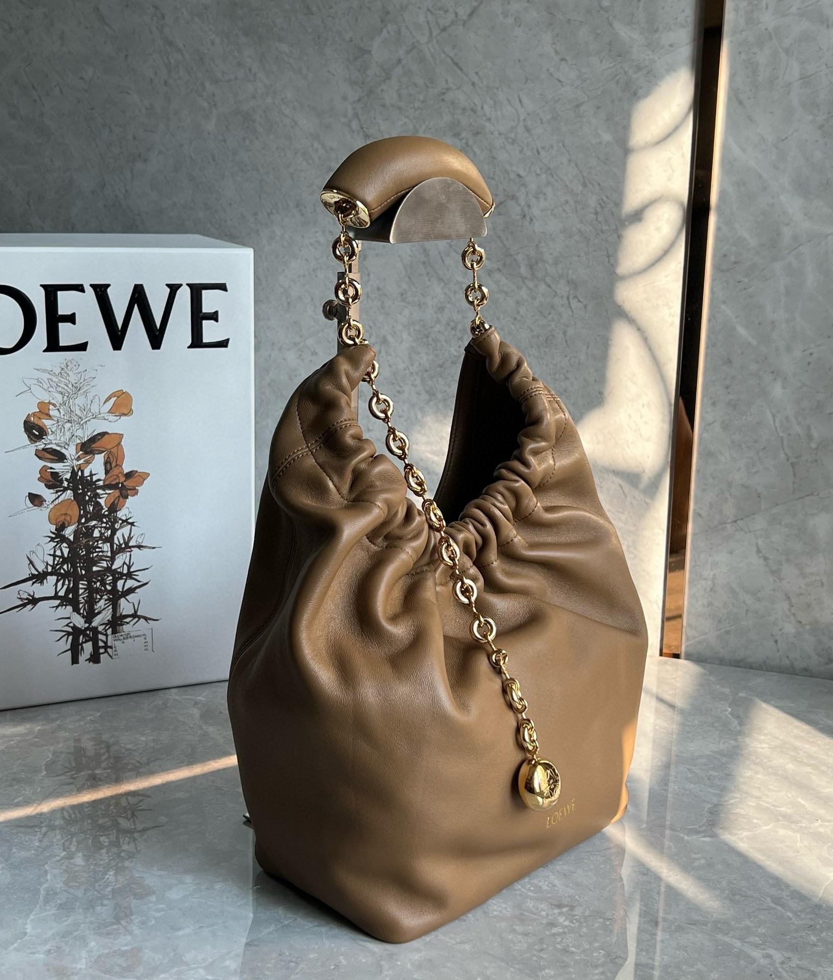 L0ew* small squeeze bag in brown nappa lambskin