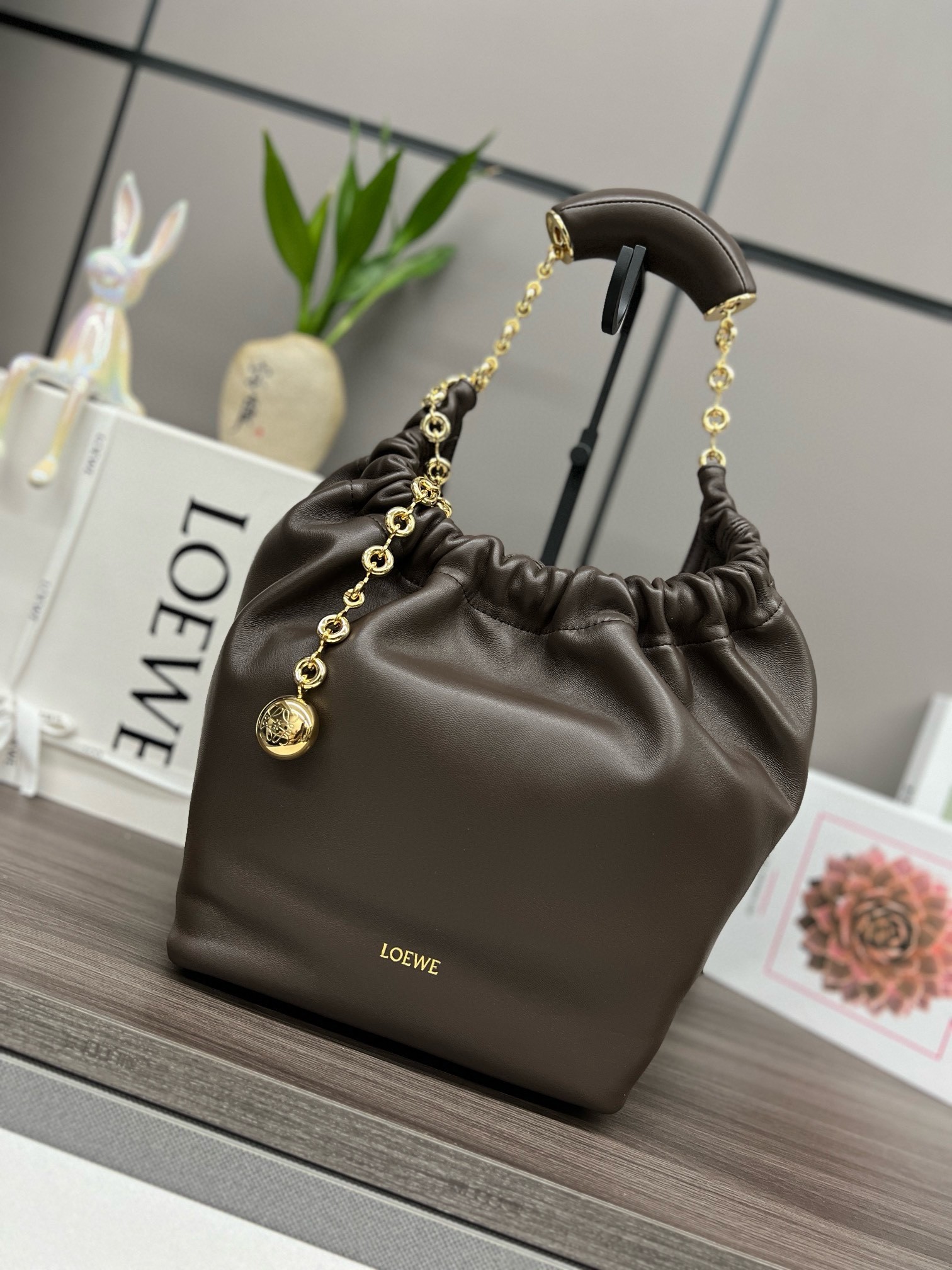L0ew* small squeeze bag in chocolate nappa lambskin