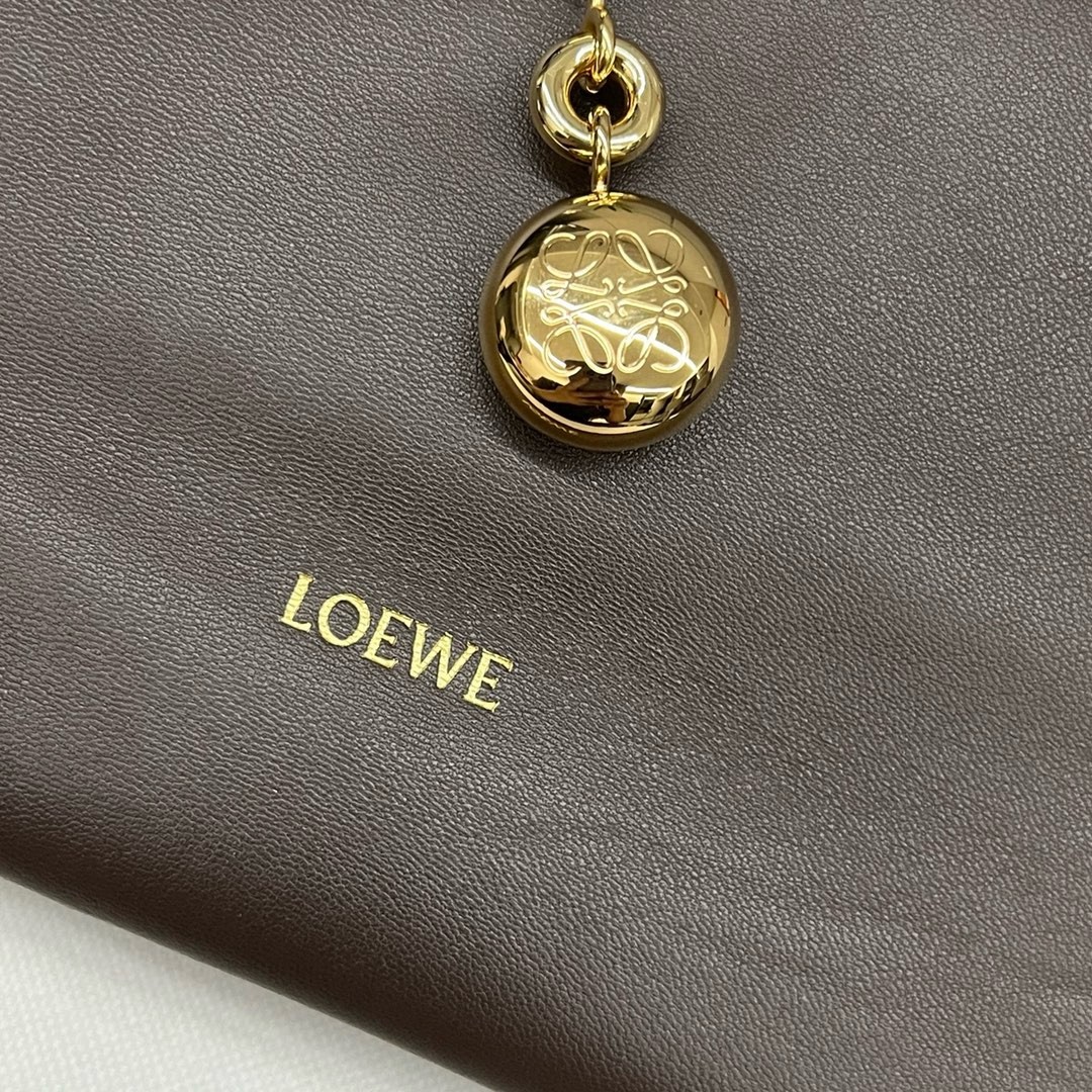 L0ew* small squeeze bag in chocolate nappa lambskin