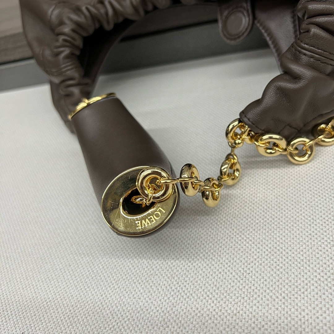 L0ew* small squeeze bag in chocolate nappa lambskin
