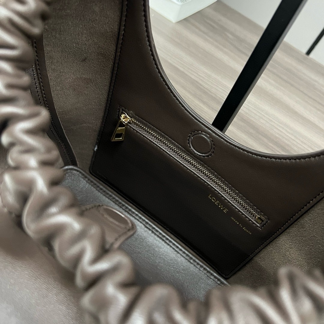 L0ew* small squeeze bag in chocolate nappa lambskin
