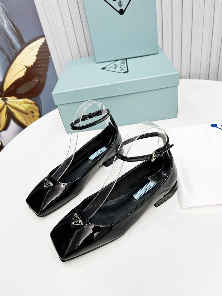 Pra*a ballerinas in black patent leather