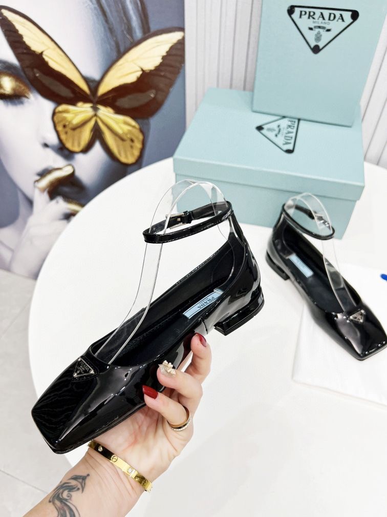 Pra*a ballerinas in black patent leather