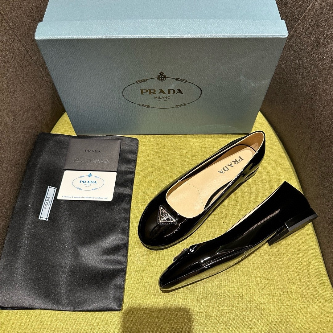 Pra*a ballerinas in black patent leather