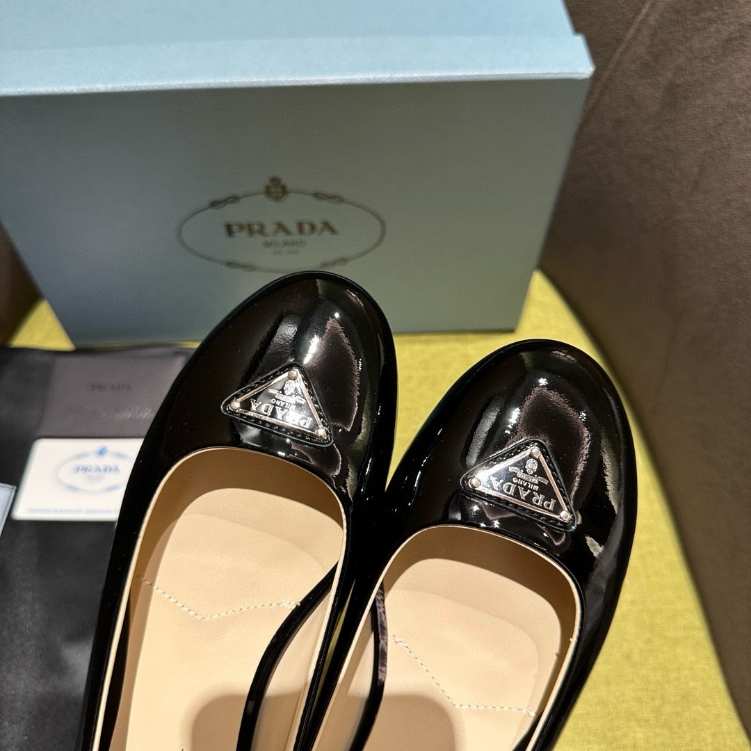 Pra*a ballerinas in black patent leather