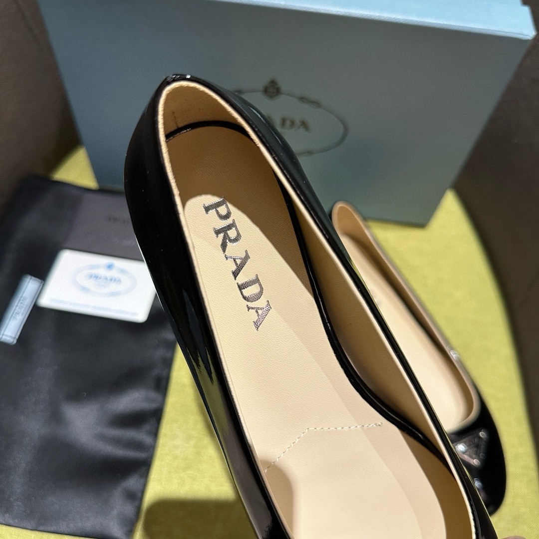 Pra*a ballerinas in black patent leather