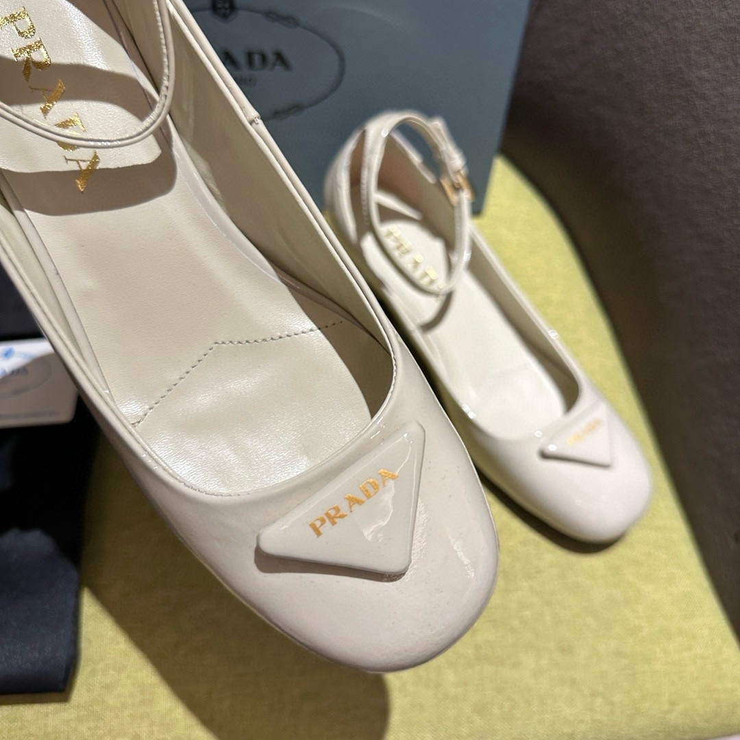 Pra*a pumps 35mm in white patent leather