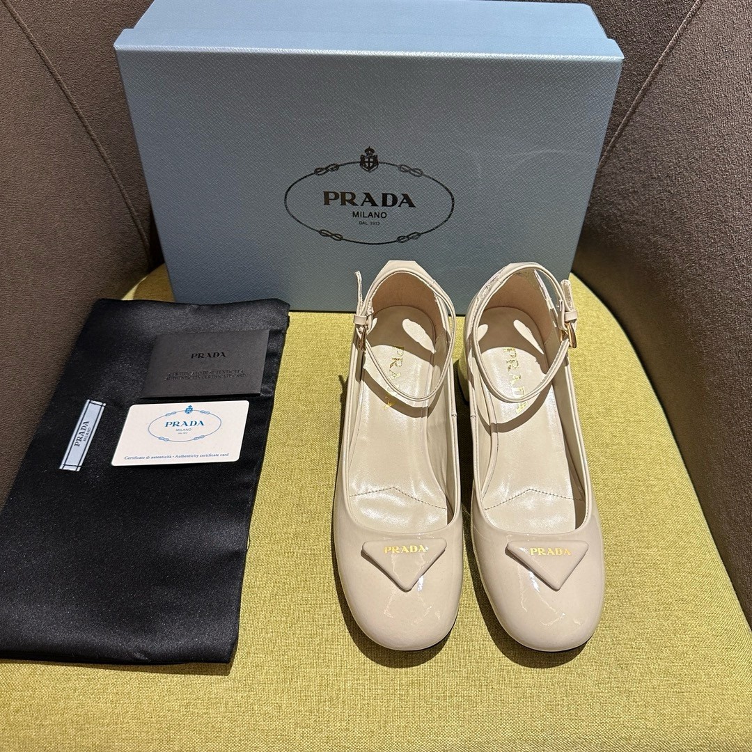 Pra*a pumps 35mm in white patent leather