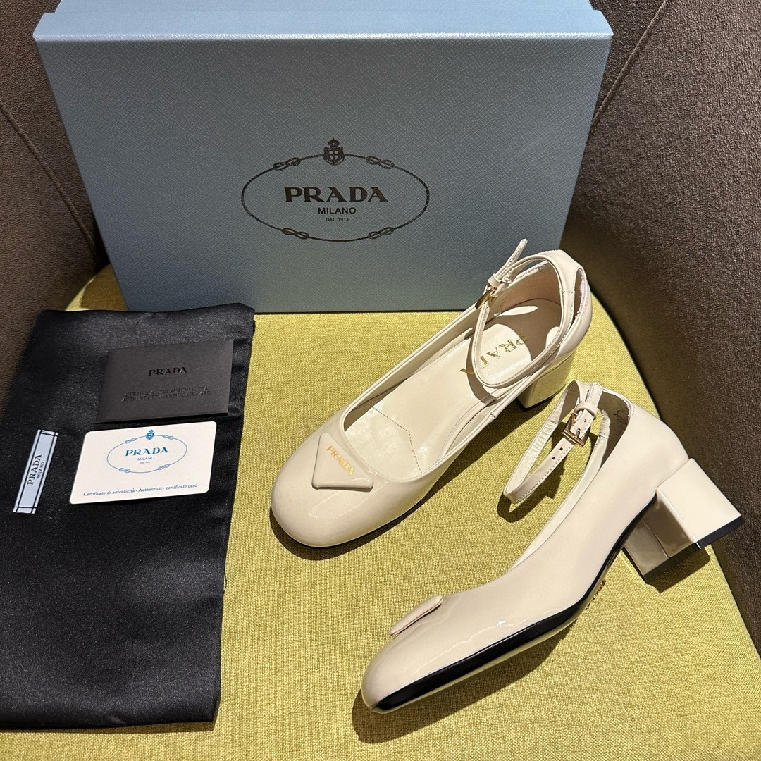 Pra*a pumps 35mm in white patent leather