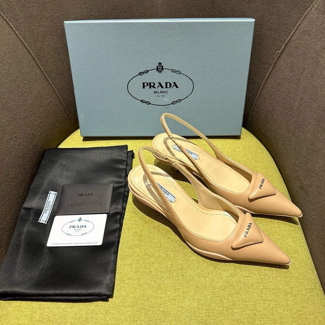 Pra*a slingback pumps in powder padded leather