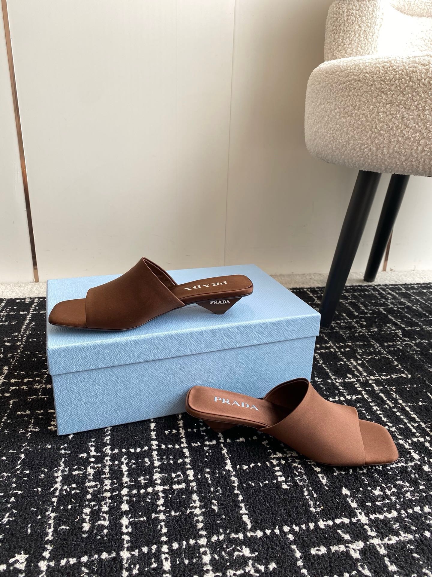 Pra*a heeled slides 35mm in tobacco satin