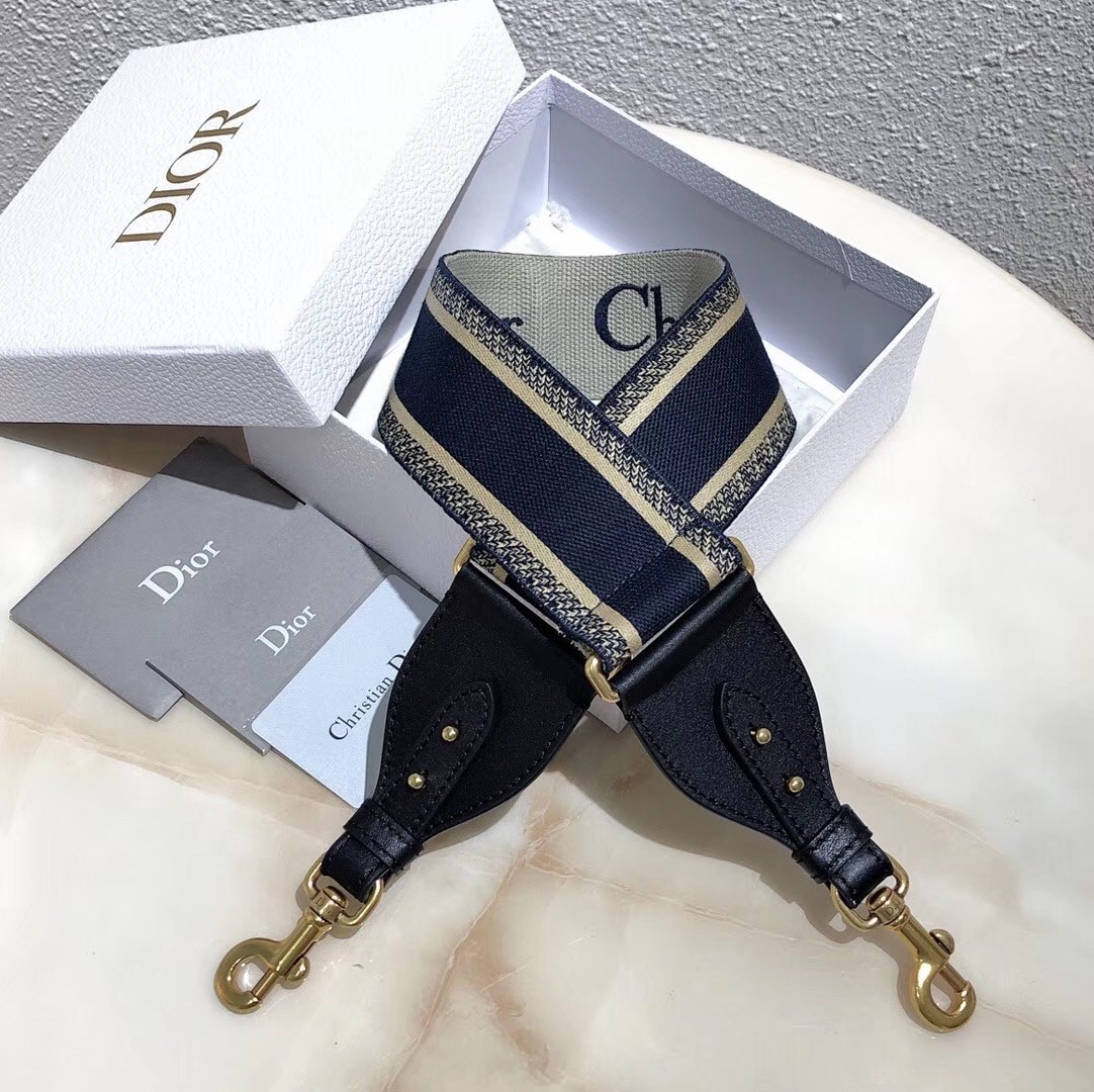 D*or blue ch**an D*or shoulder strap