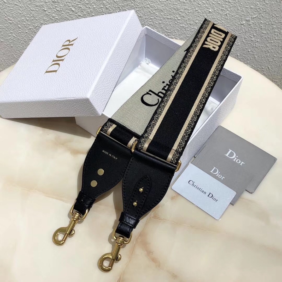 D*or black ch**an D*or shoulder strap