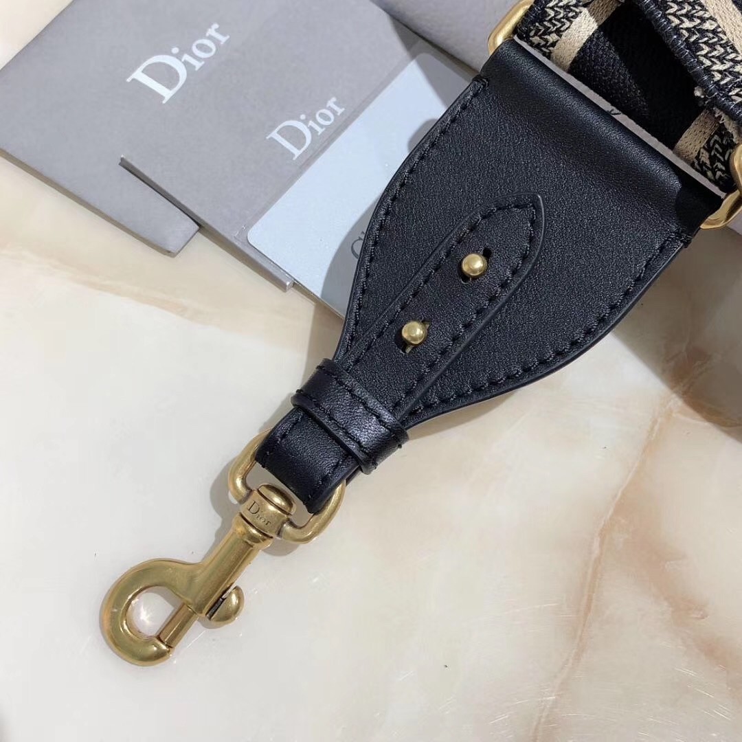 D*or black ch**an D*or shoulder strap