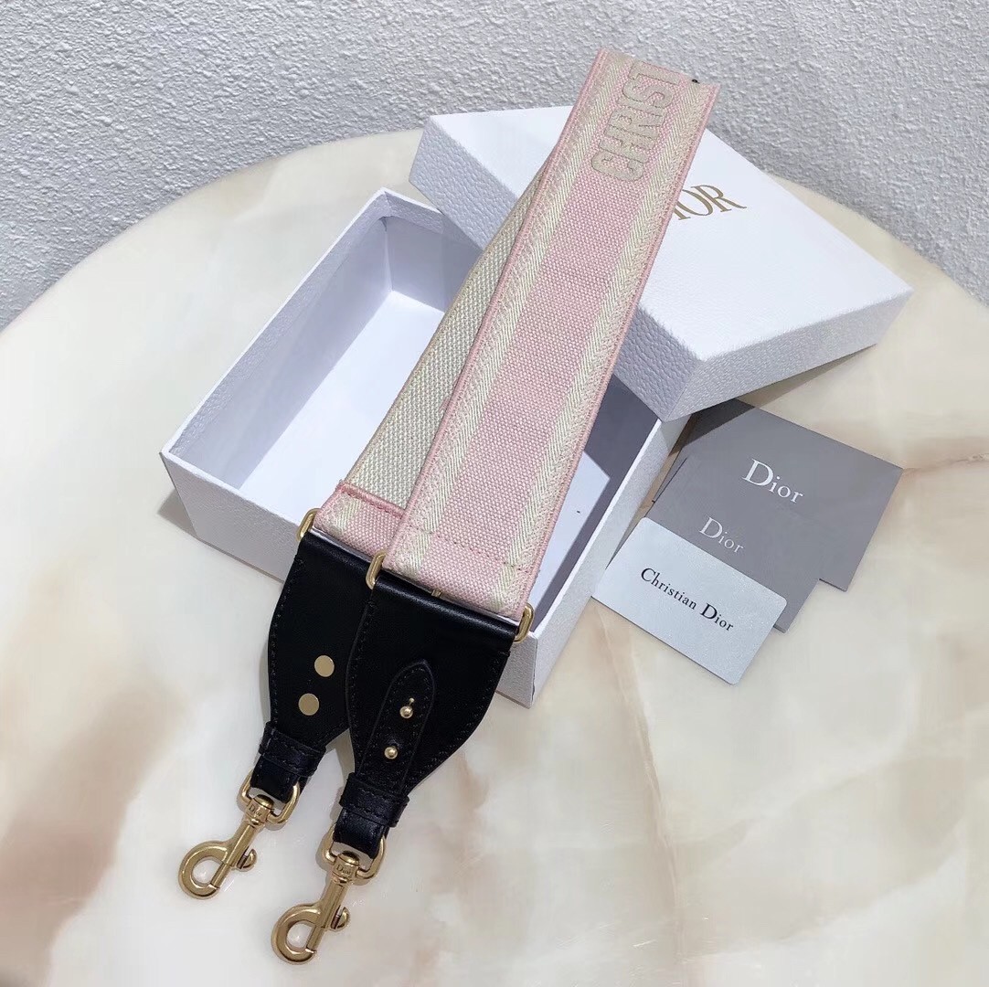 D*or pink ch**an D*or shoulder strap