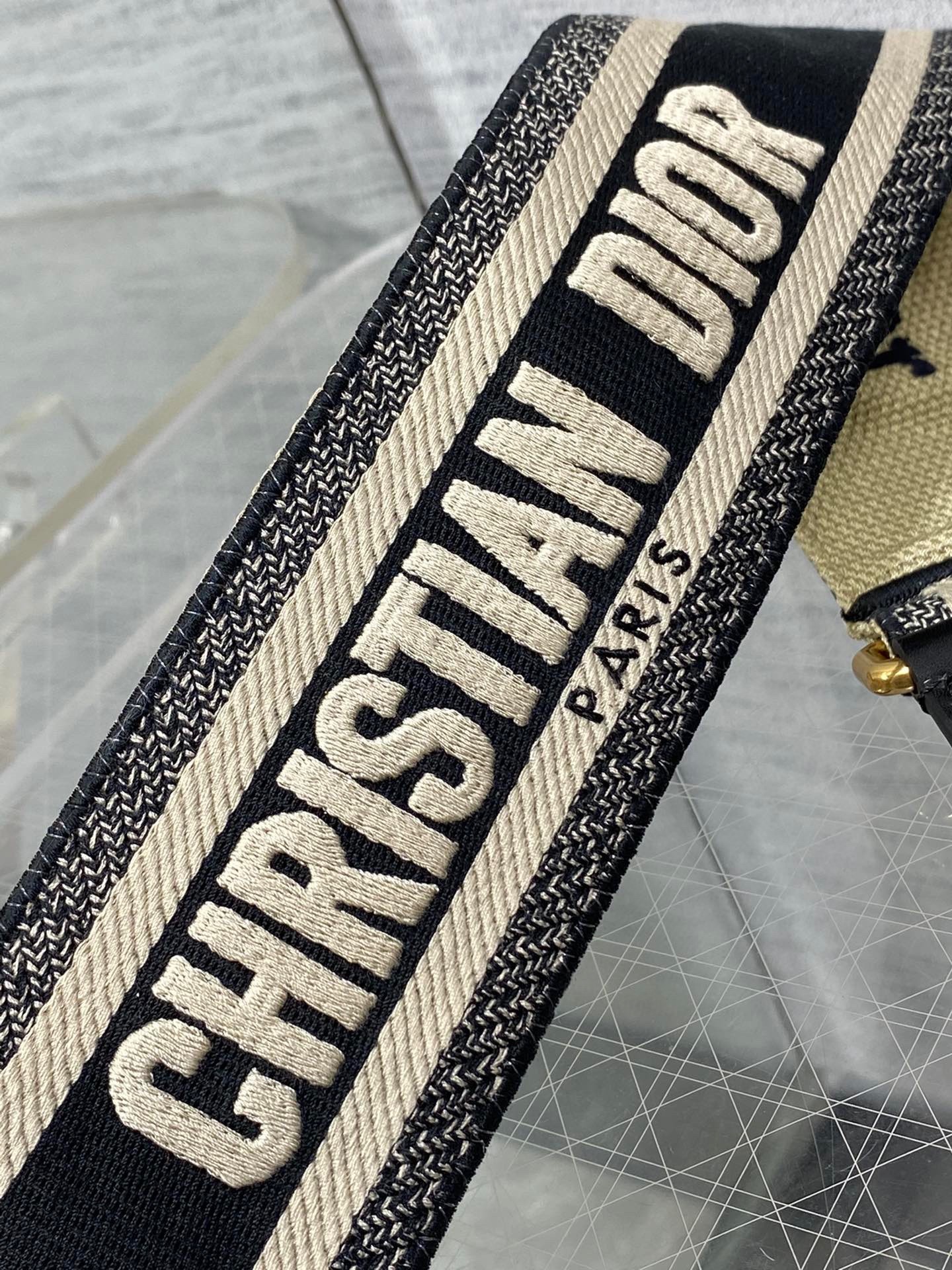 D*or shoulder strap with ring in black embroidery canvas