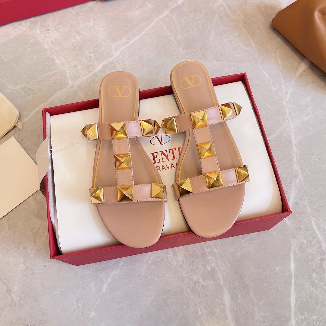 Valentino Roman Stud Flat Slides In Rose Cannelle Calfskin