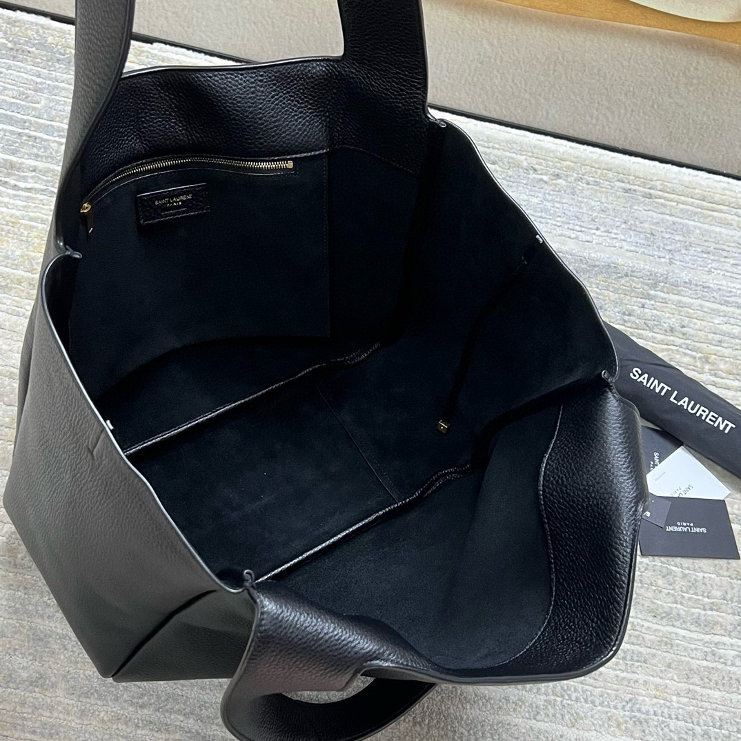 Sa**t Lau*nt bea tote bag in black grained leather