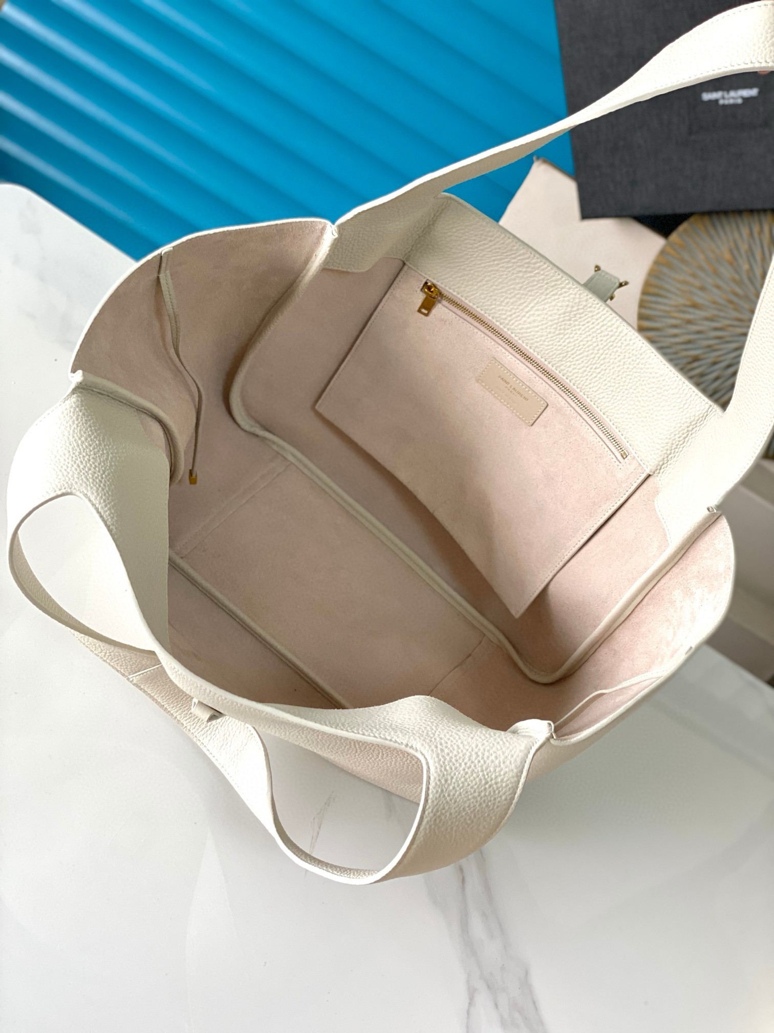 Sa**t Lau*nt le 5 a 7 bea tote bag in white grained leather