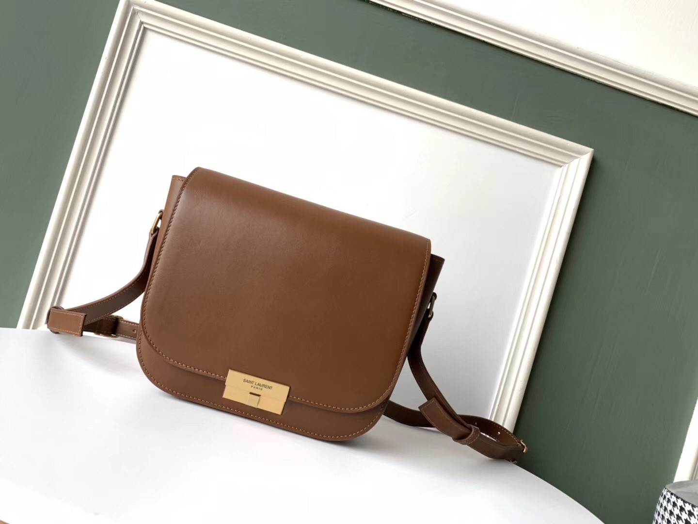 Sa**t Lau*nt betty satchel in camel smooth leather
