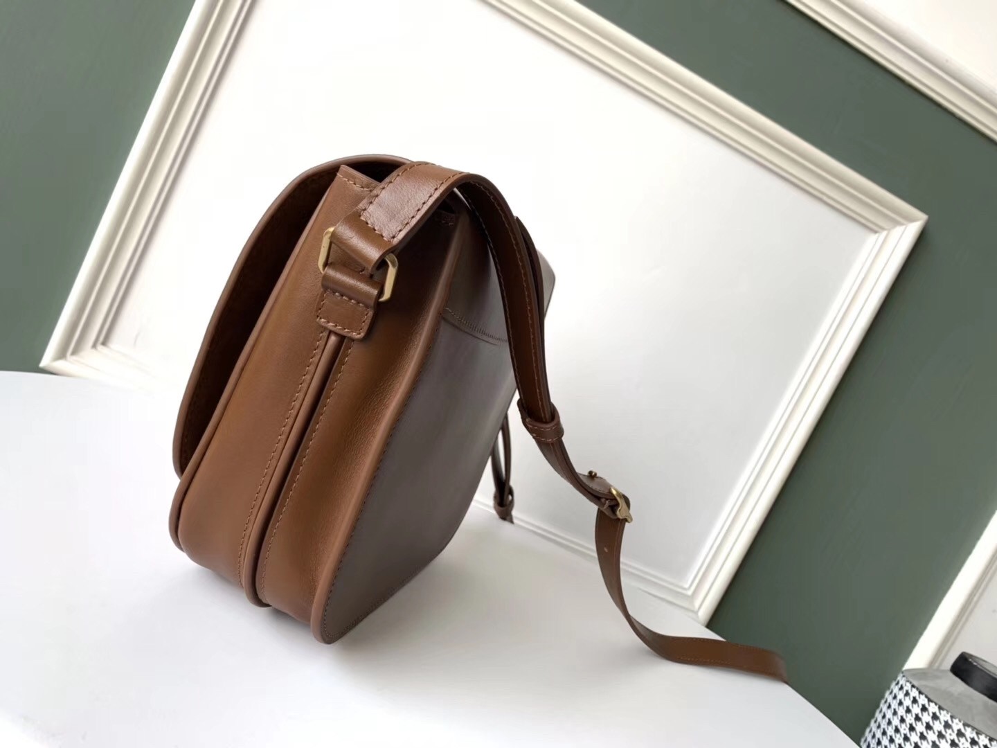 Sa**t Lau*nt betty satchel in camel smooth leather