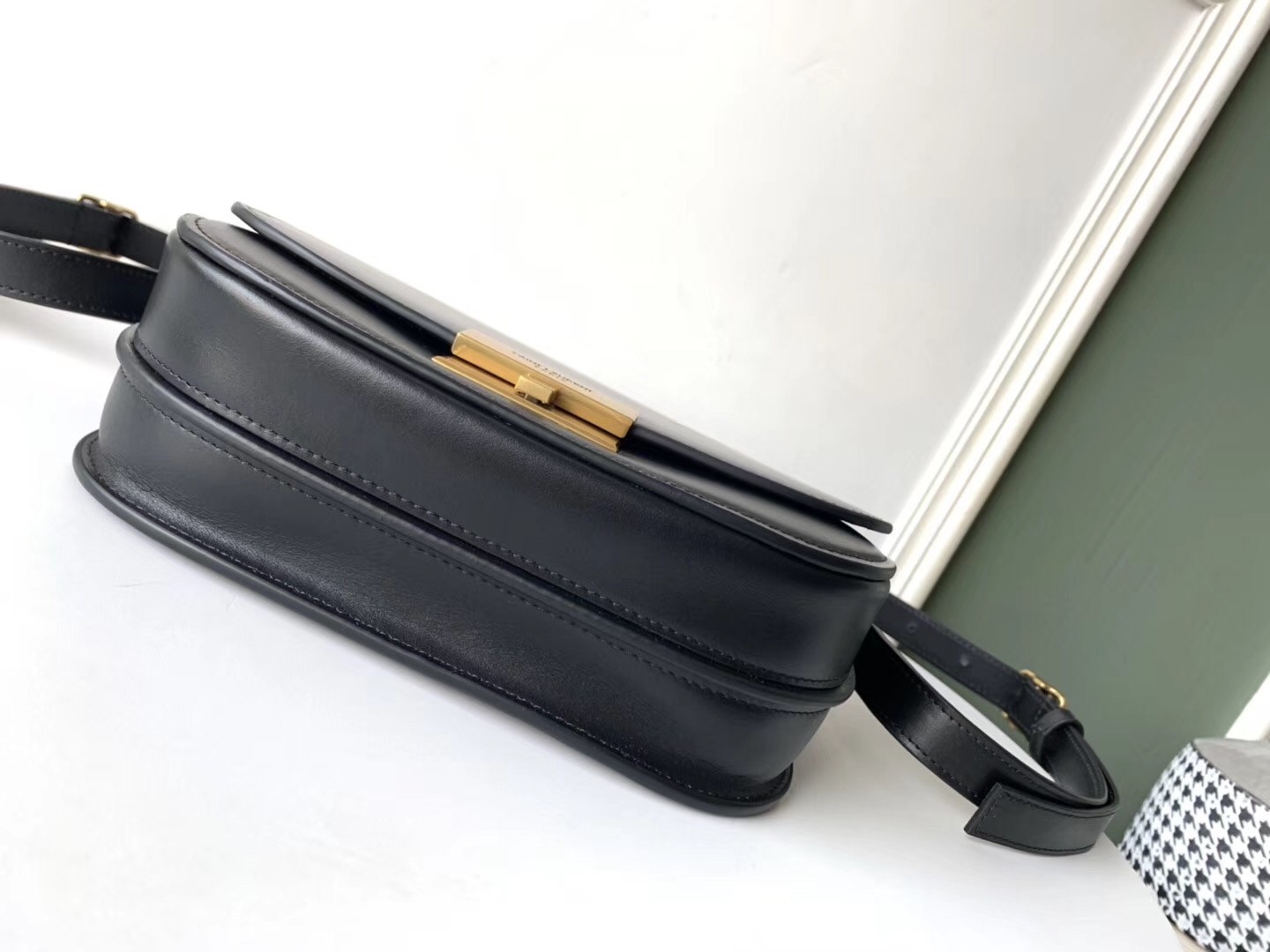 Sa**t Lau*nt betty satchel in black smooth leather
