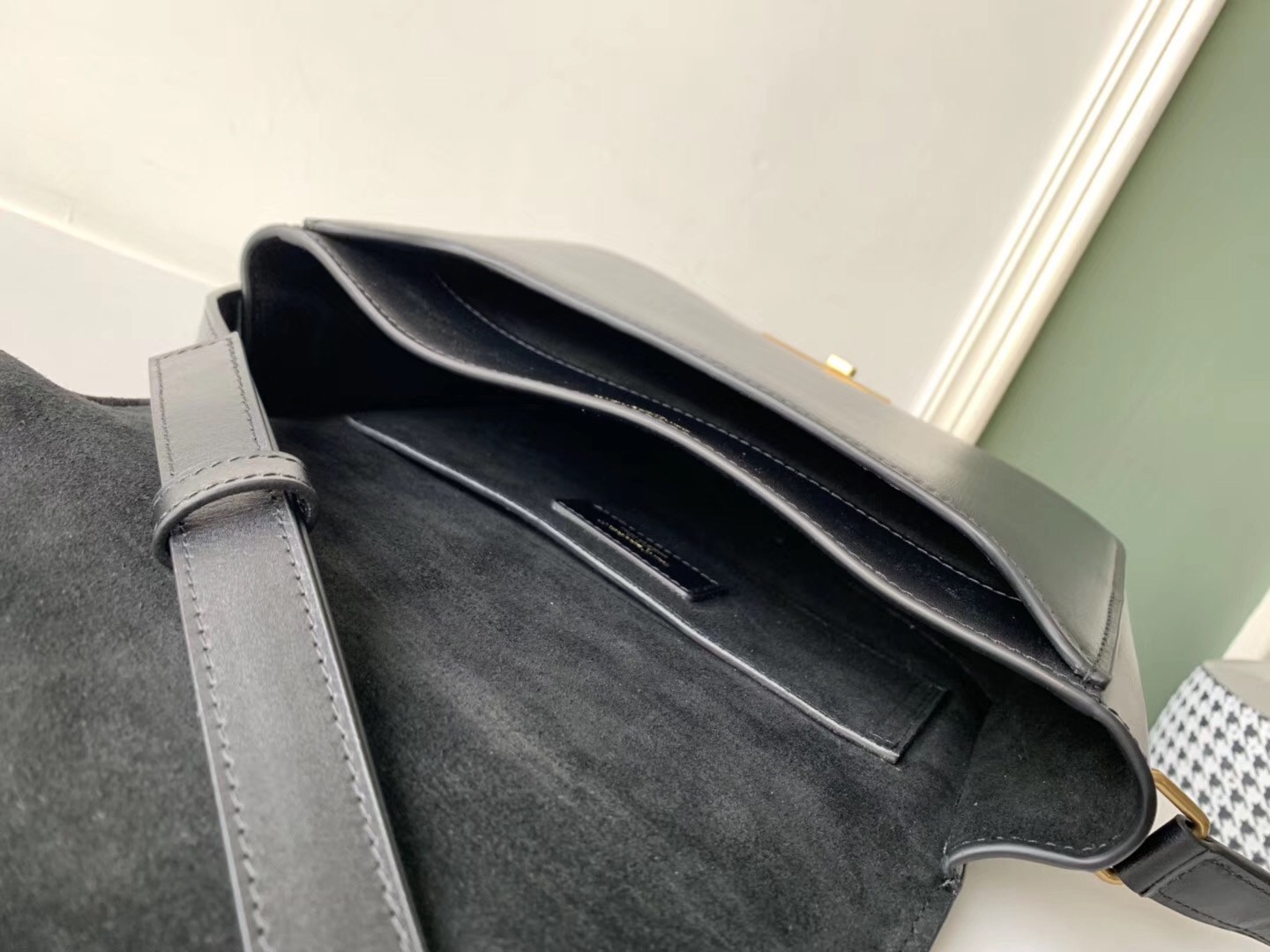 Sa**t Lau*nt betty satchel in black smooth leather