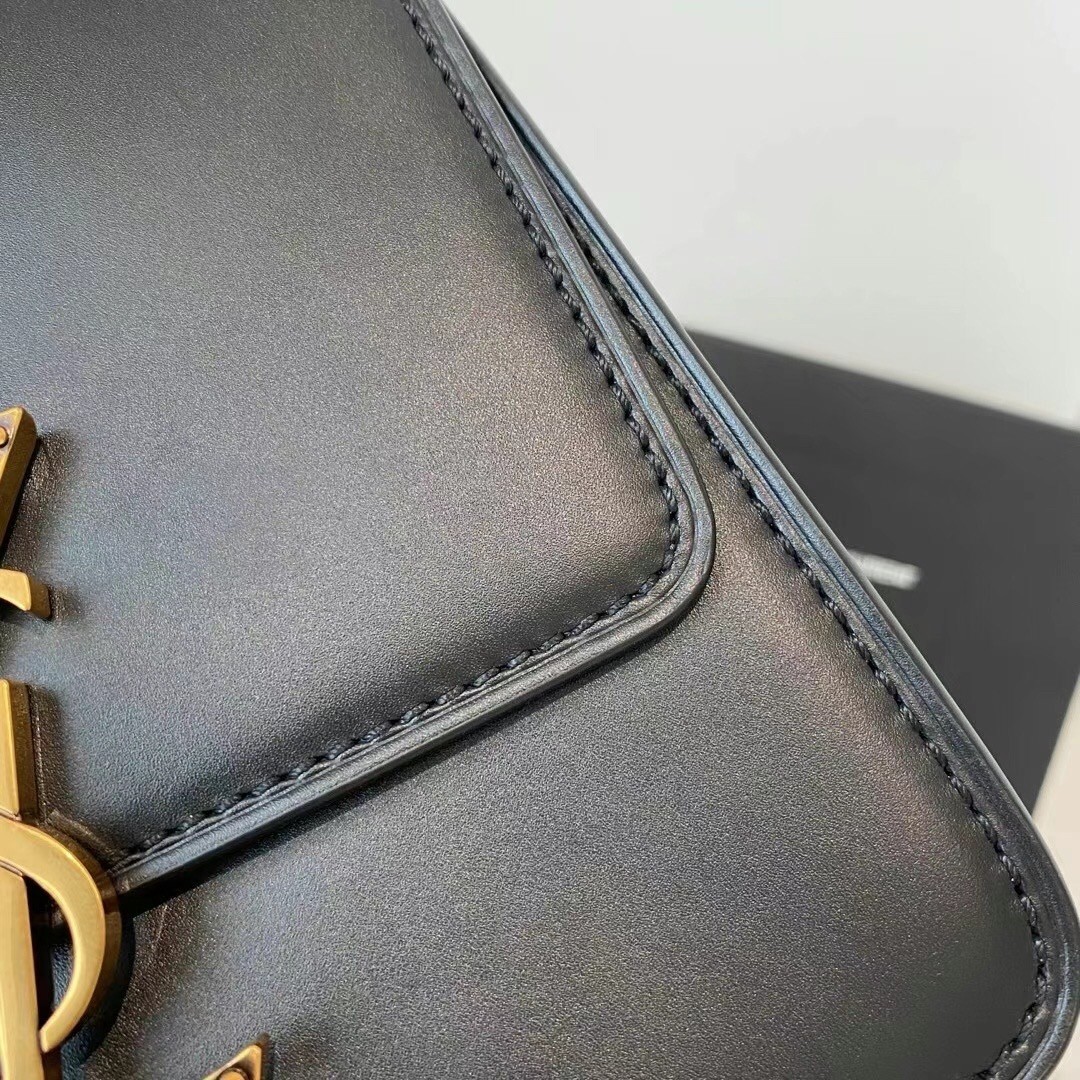Sa**t Lau*nt kaia n0*h south bag in black leather