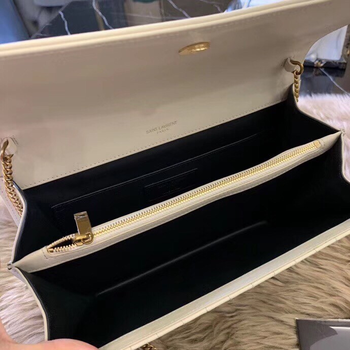 Sa**t Lau*nt victoire chain bag in ivory crinkled leather