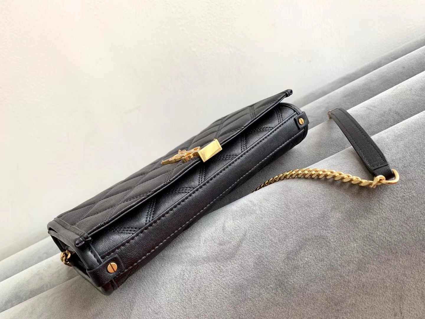 Sa**t Lau*nt woc becky chain wallet in black lambskin