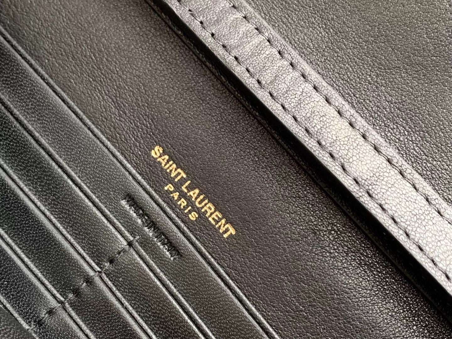 Sa**t Lau*nt woc becky chain wallet in black lambskin
