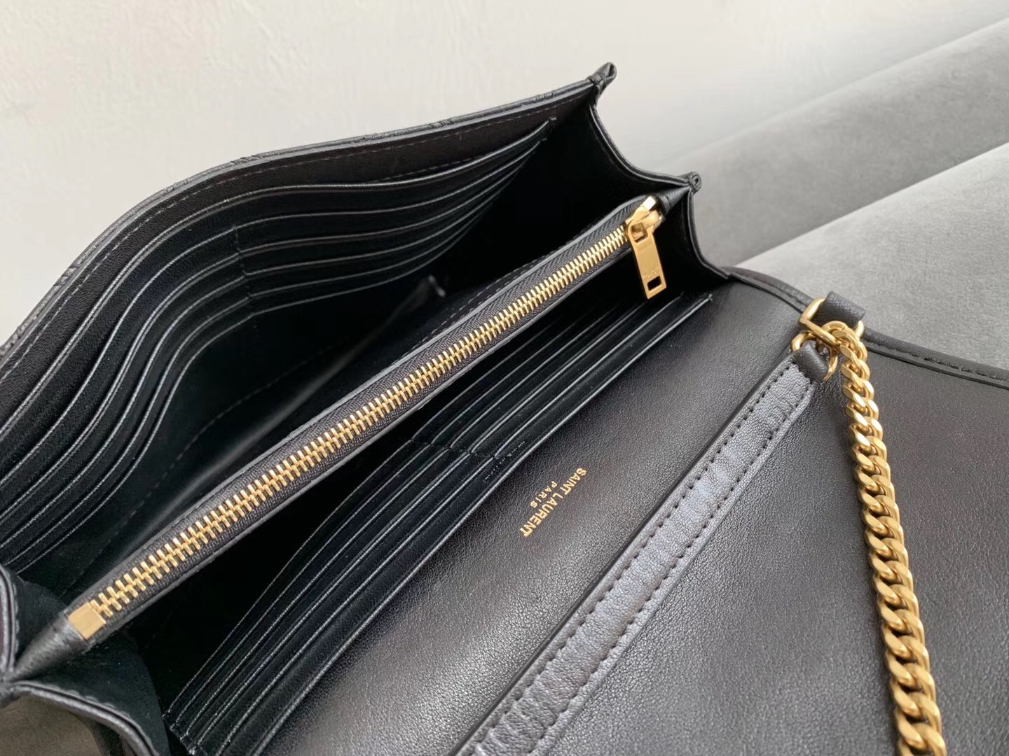 Sa**t Lau*nt woc becky chain wallet in black lambskin