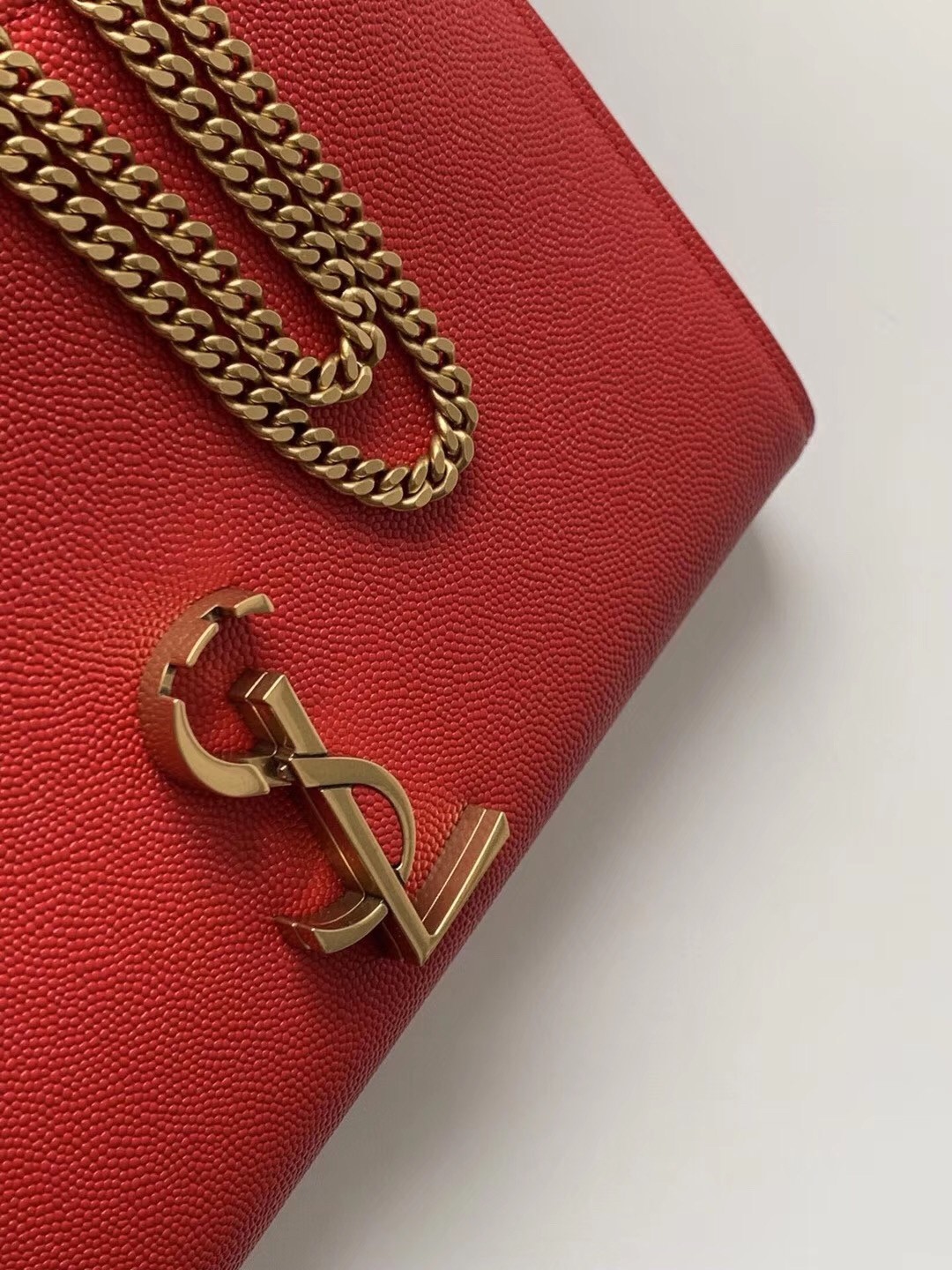Sa**t Lau*nt woc cassandra chain wallet in red leather