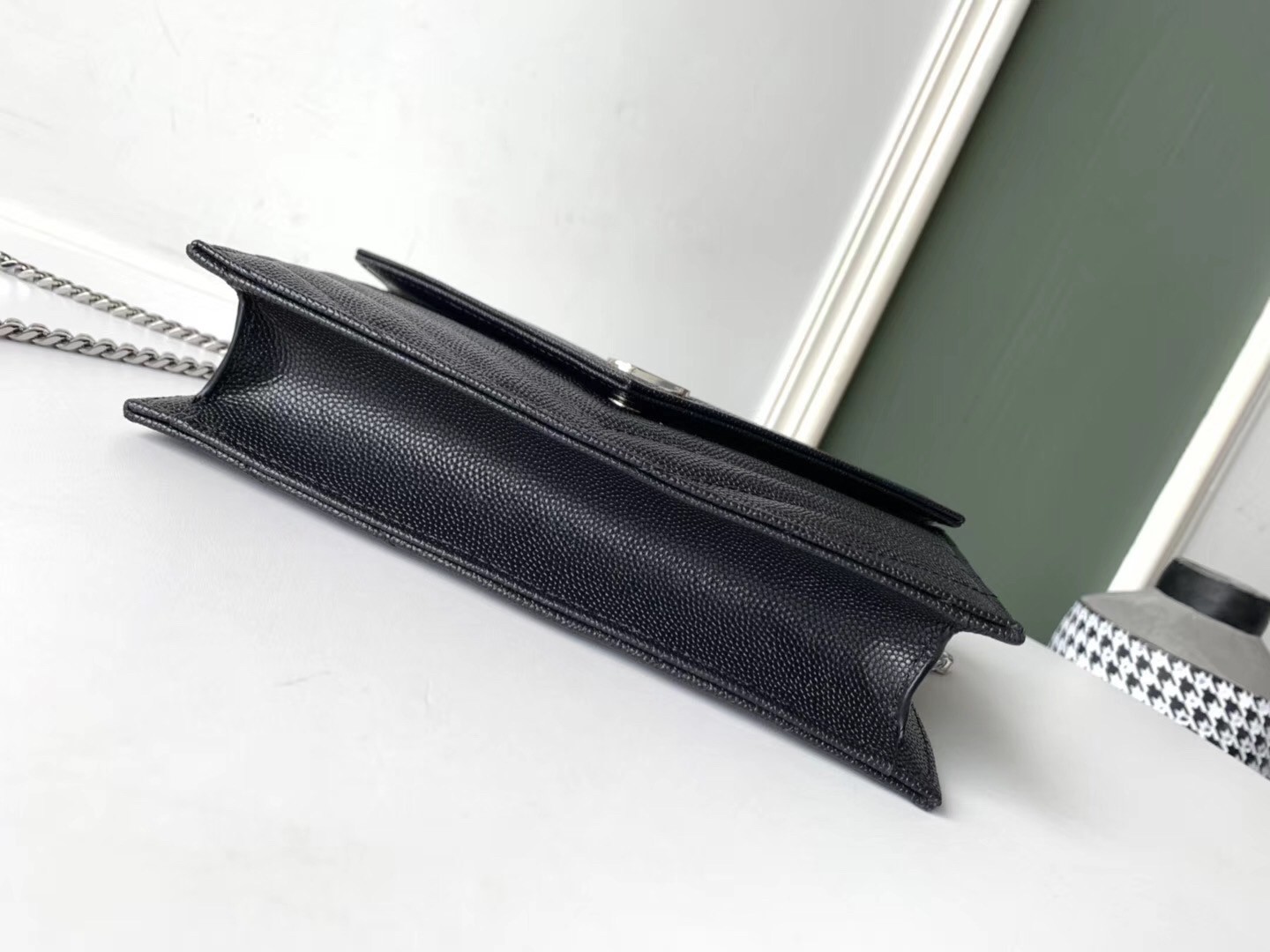 Sa**t Lau*nt woc envelope chain wallet in noir leather