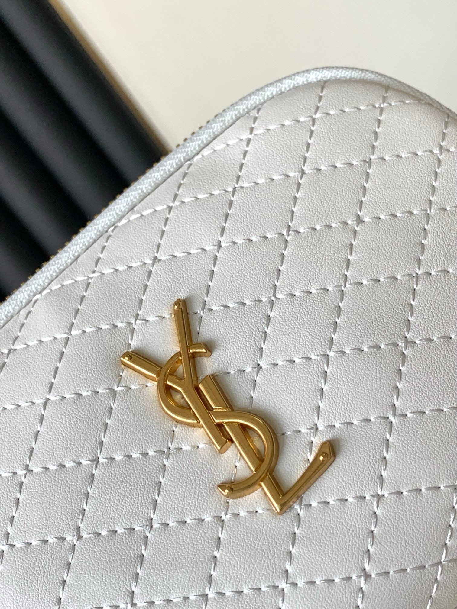 Sa**t Lau*nt gaby zipped pouch in white quilted lambskin
