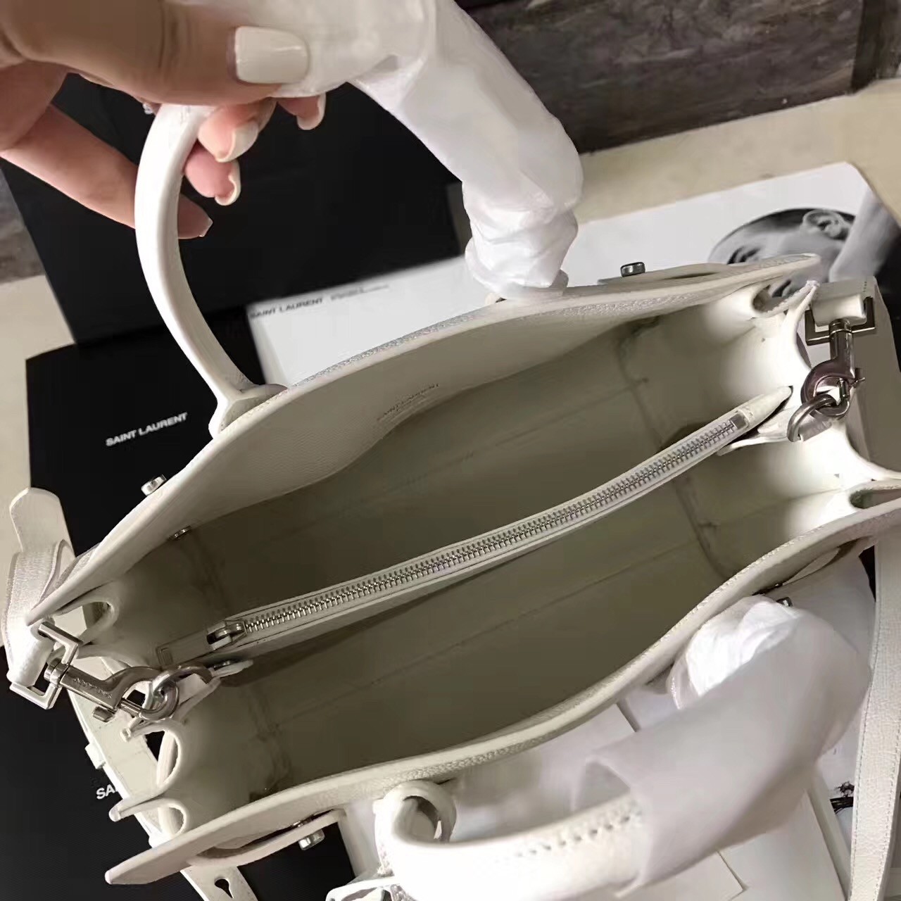 Sa**t Lau*nt baby sac de jour souple bag in white grained leather