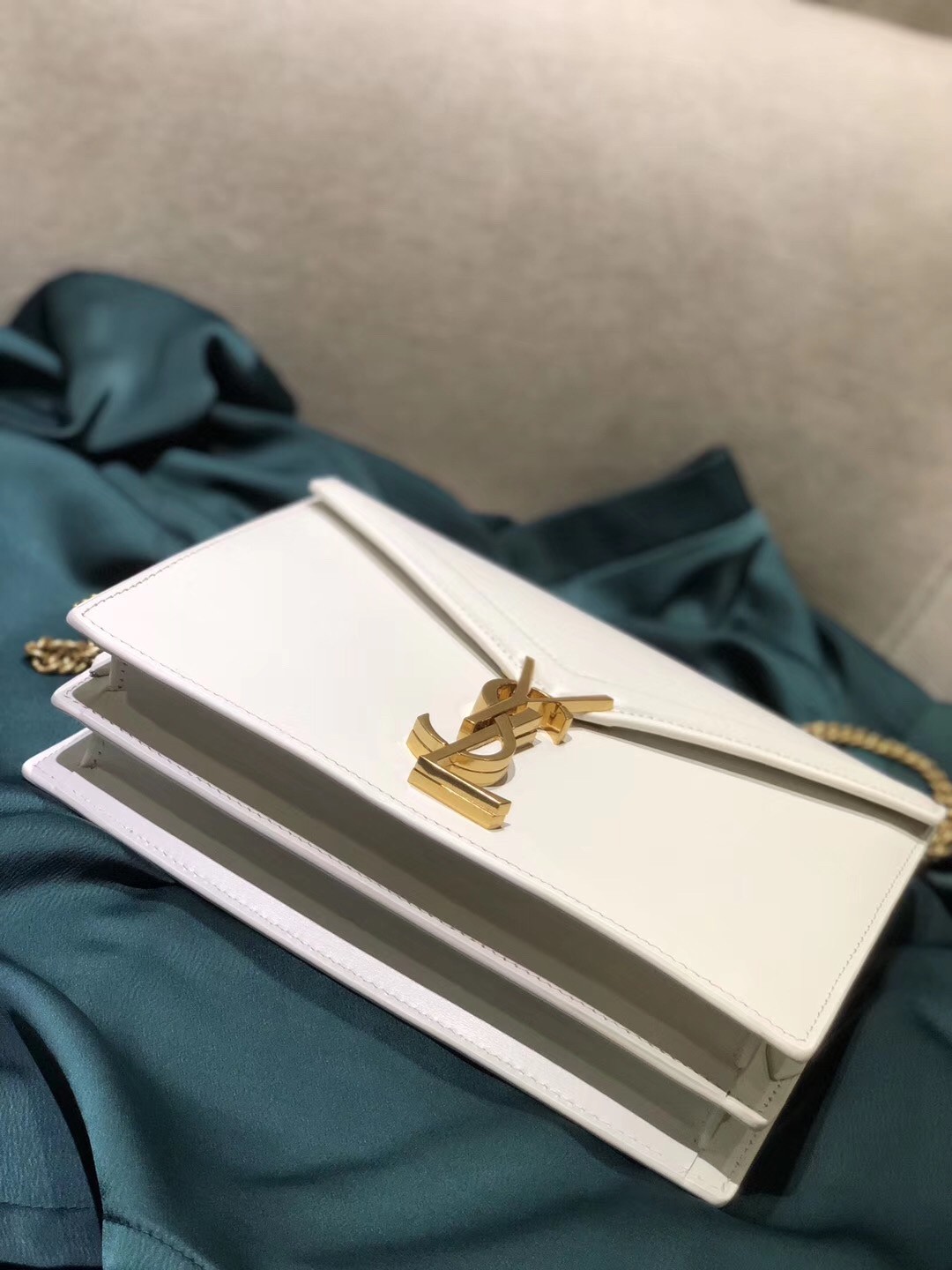 Sa**t Lau*nt blanc cassandra monogram clasp bag