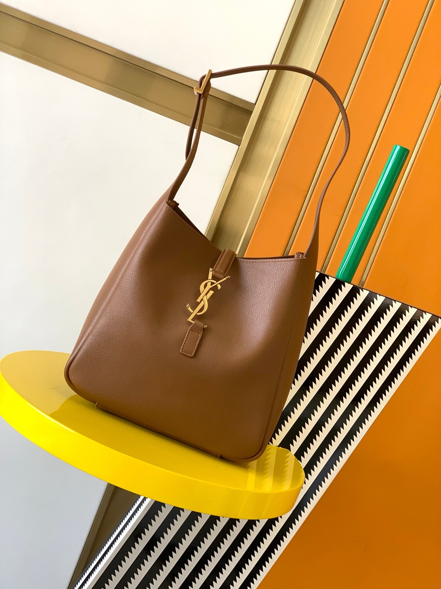 Sa**t Lau*nt le 5 À 7 s*pple small hobo bag in brown leather