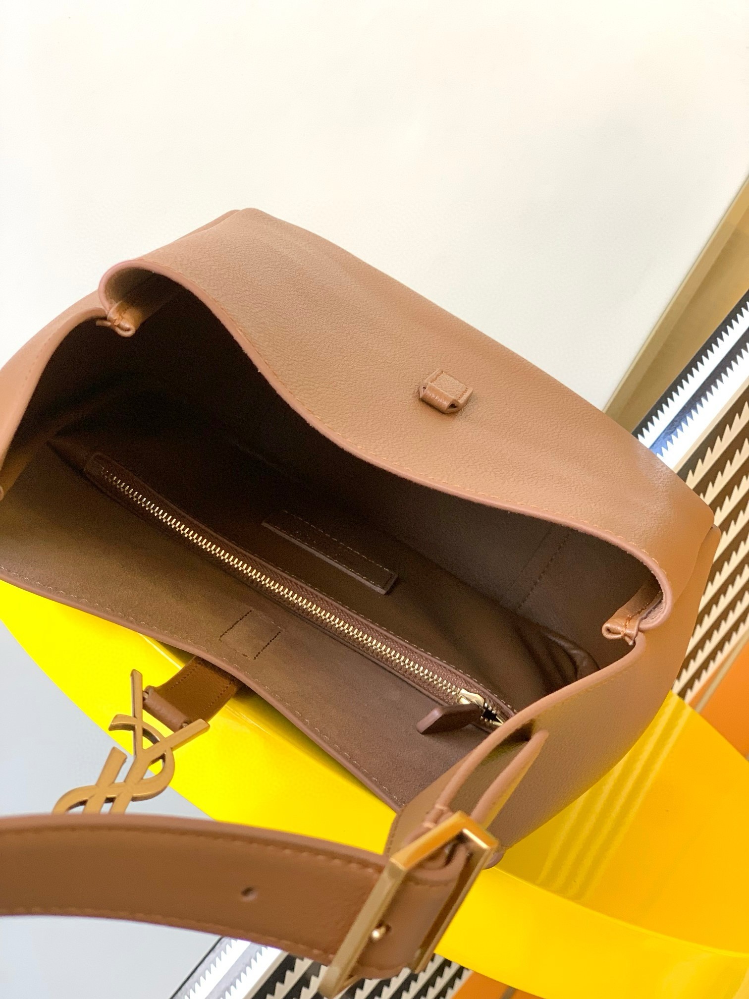 Sa**t Lau*nt le 5 À 7 s*pple small hobo bag in brown leather