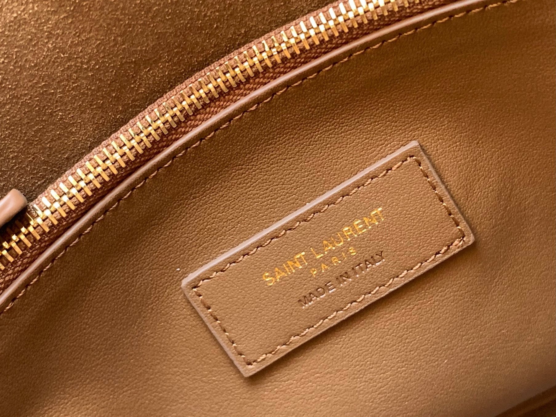 Sa**t Lau*nt le 5 À 7 s*pple small hobo bag in brown leather