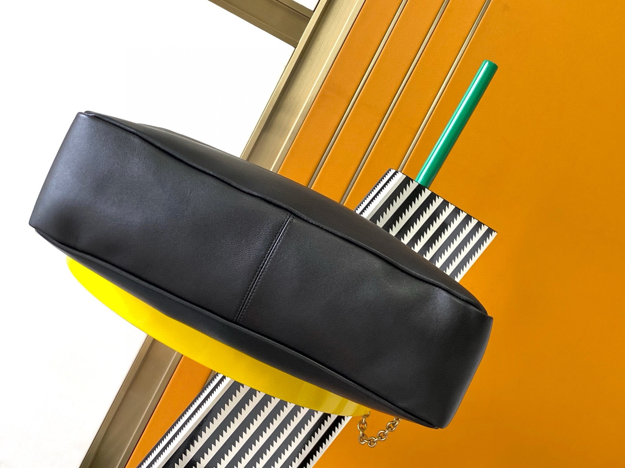 Sa**t Lau*nt jamie 4.3 large pochon in black lambskin