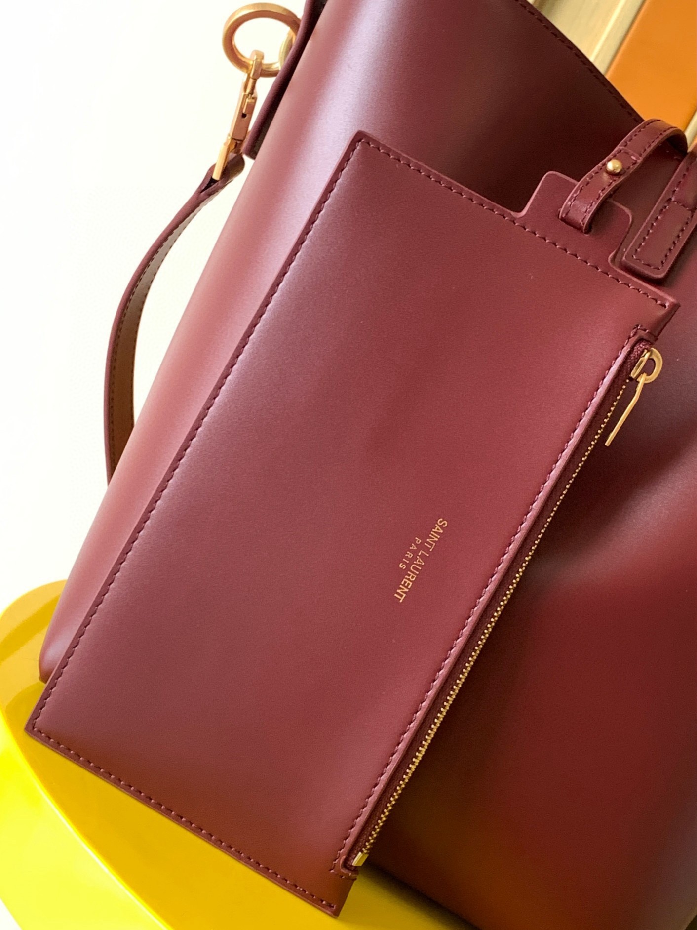 Sa**t Lau*nt le 37 large bucket bag in burgundy leather