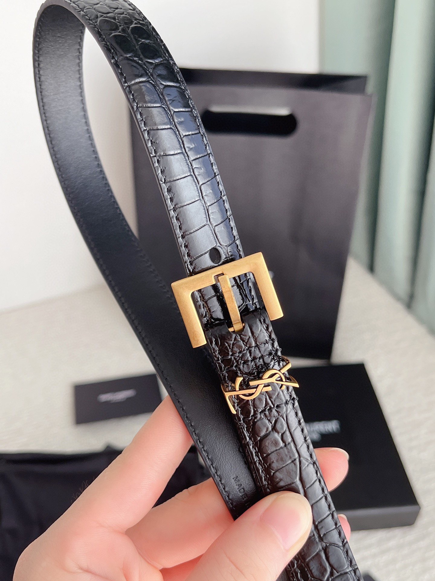 Sa**t Lau*nt cassandre square buckle belt 20mm in black crocodile-embossed leather