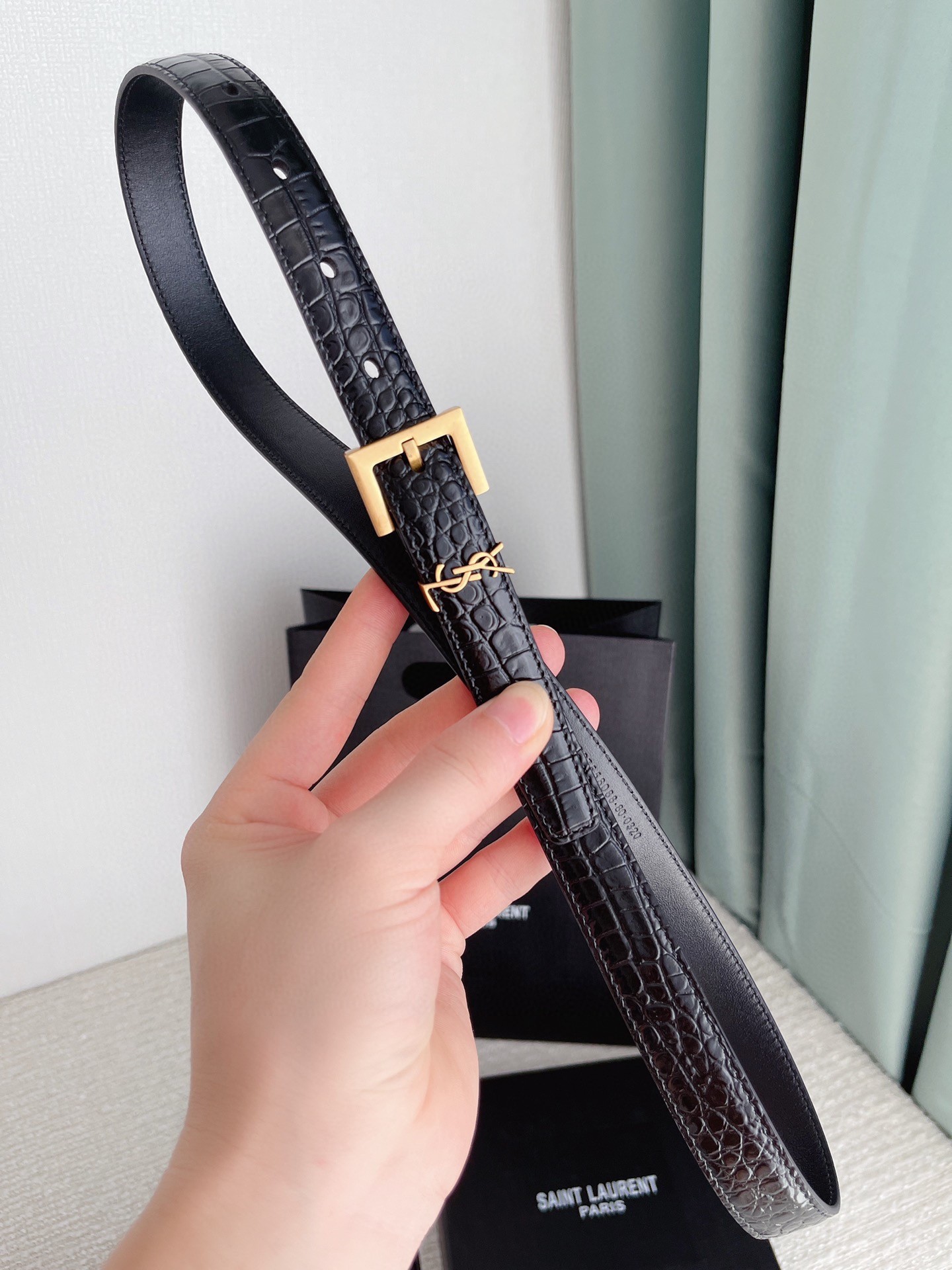 Sa**t Lau*nt cassandre square buckle belt 20mm in black crocodile-embossed leather