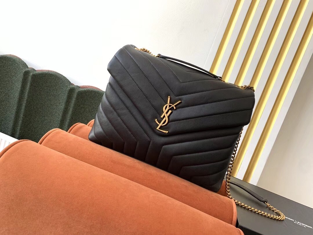 Sa**t Lau*nt loulou medium bag in black matelasse leather