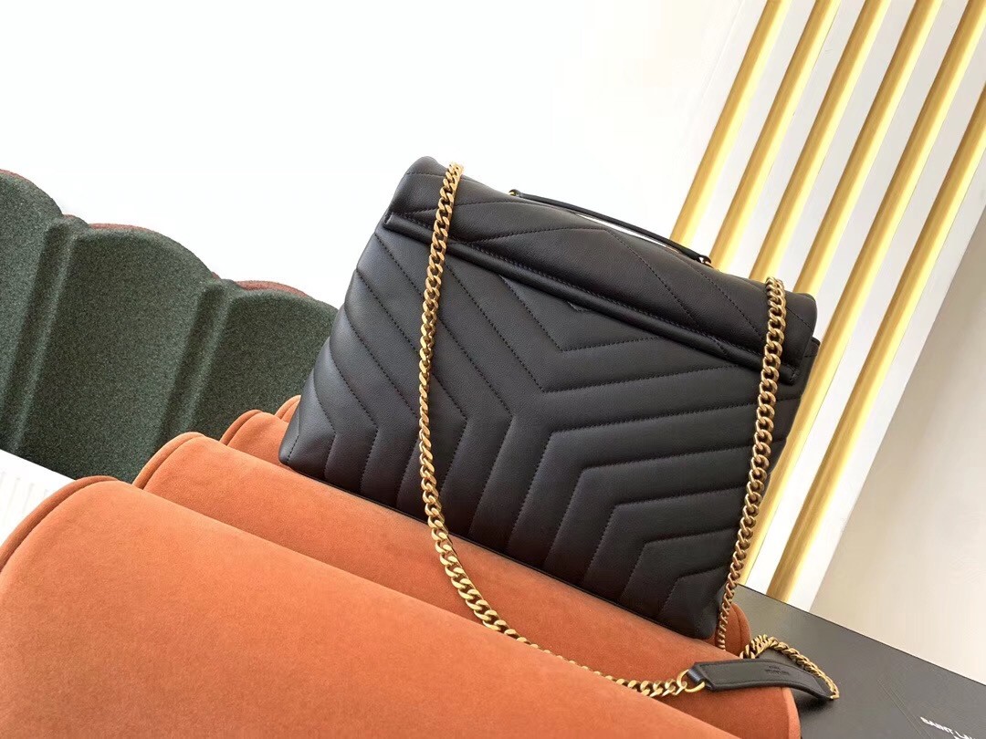 Sa**t Lau*nt loulou medium bag in black matelasse leather