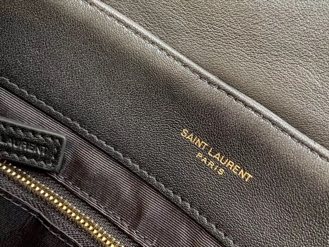 Sa**t Lau*nt loulou medium bag in black matelasse leather