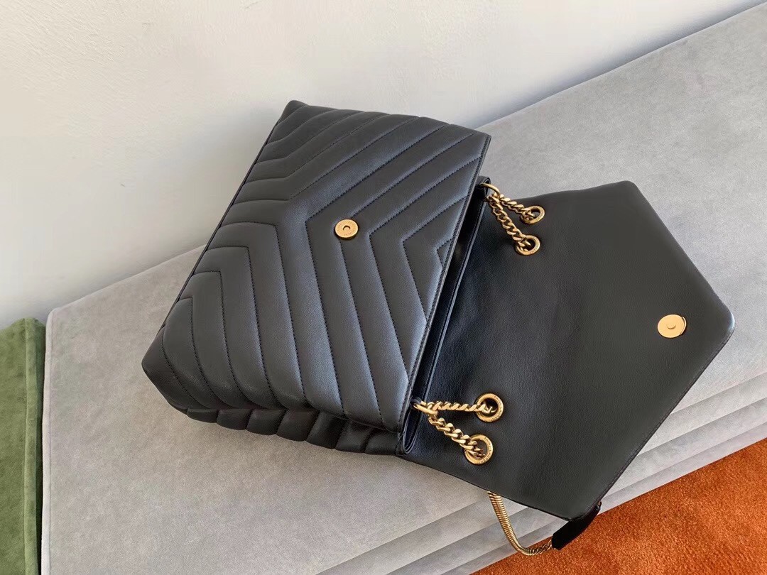 Sa**t Lau*nt loulou medium bag in black matelasse leather