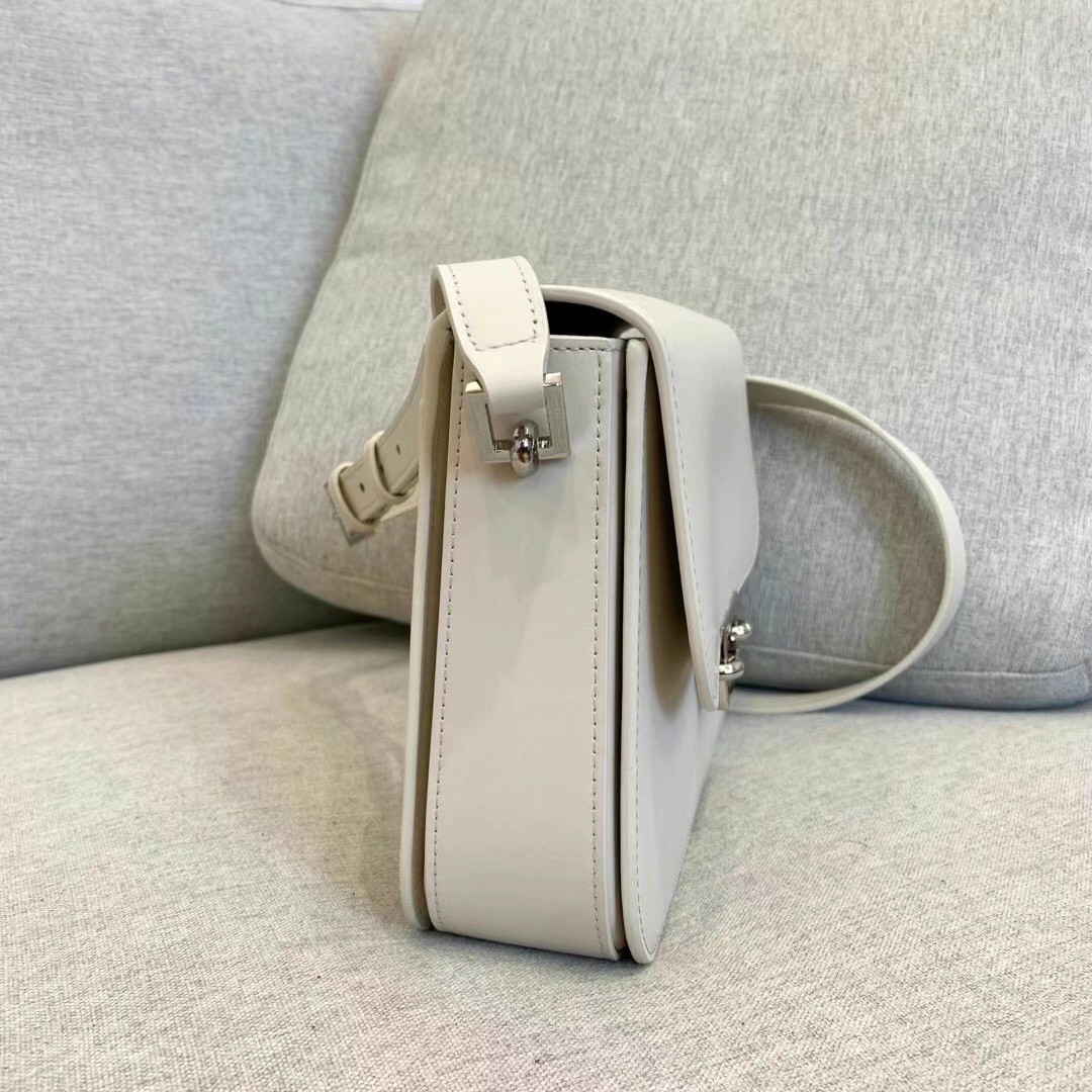 Sa**t Lau*nt le pave bag in white calfskin